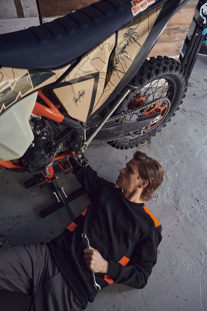 Clique - Ambition Roundneck Pistol M