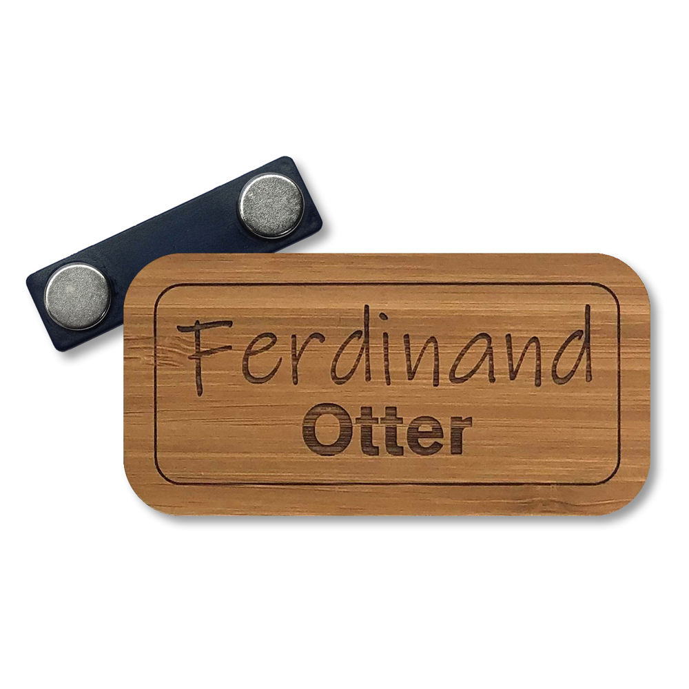 Naambadge custommade van hout in eigen vorm  met magneet of speldsluiting