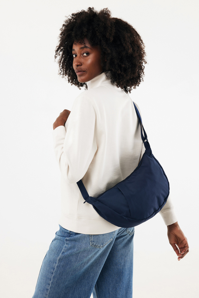 Crescent XL AWARE™ RPET halve maan sling bag